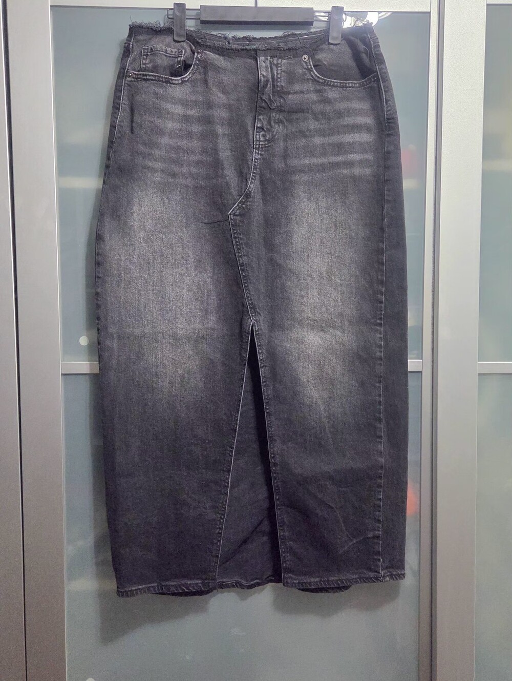 NWOT Wild Fable Black Washed Straight Jeans Skirt 12